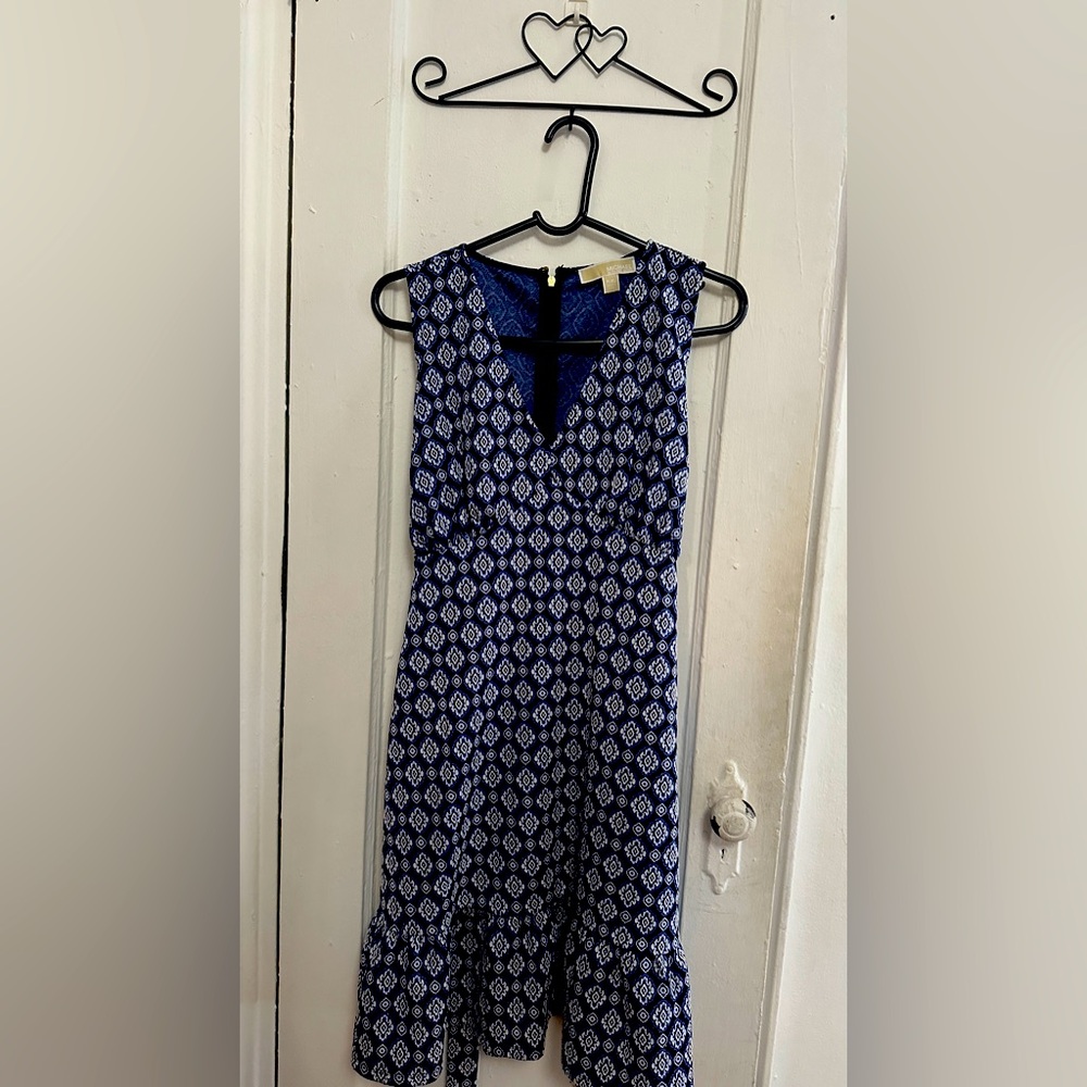 Michael Kors Blue flower
Sleeveless dress .Size women's Xl.